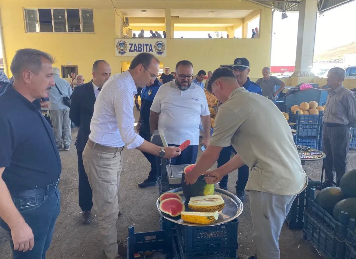 Kaymakam Sarıdoğan Ve Başkan Kıraç’tan Pazar Esnafına Ziyaret (6)