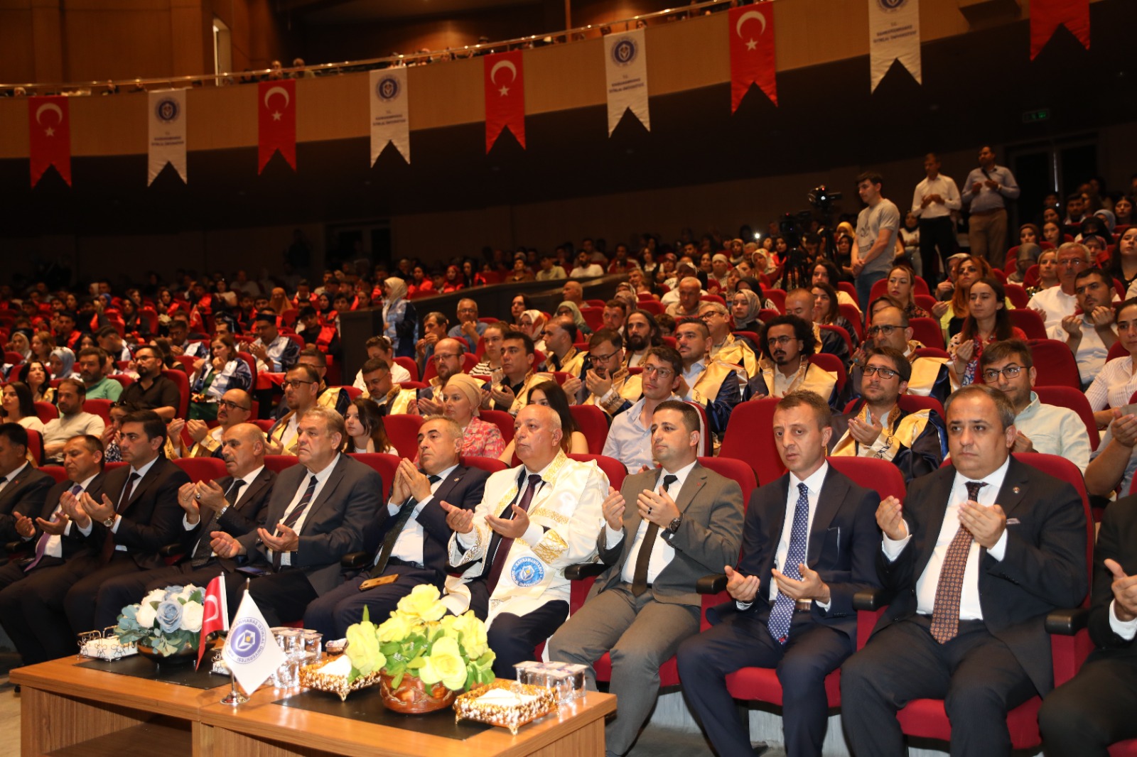 Ki̇ü Mezuniyet Töreninde Şehitlere Saygı Kep Atılmadı, Müzik Çalınmadı (1)