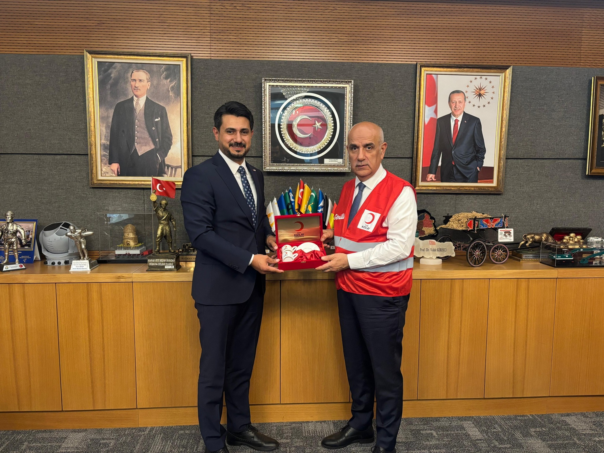 Kızılay Kahramanmaraş Şubesi, Milletvekili Kirişci'yi Ziyaret Etti1