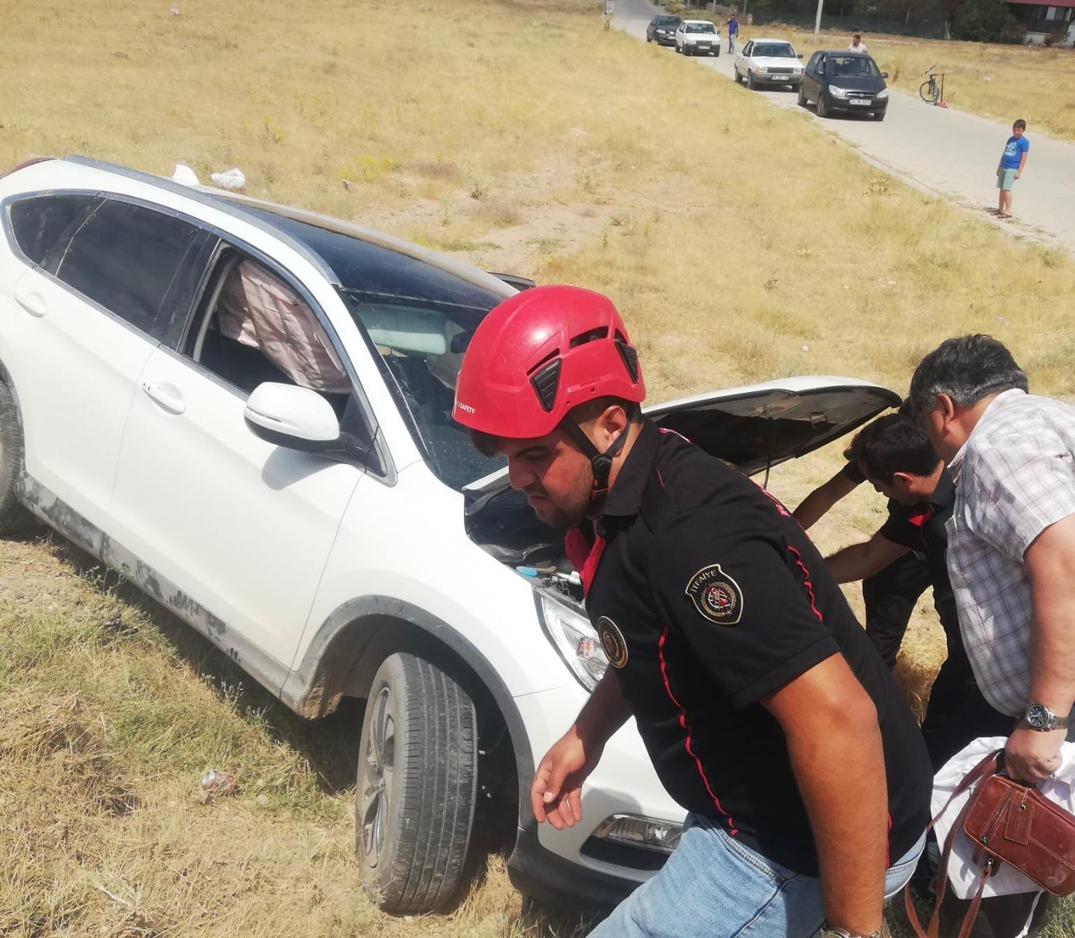 Kontrolden Çıkan Cip Kamyona Çarpıp Takla Attı