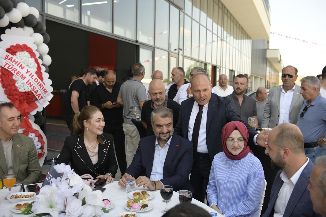 Milletvekili Dora, D Expert Oto Ekspertiz Merkezi Açılışına Katıldı
