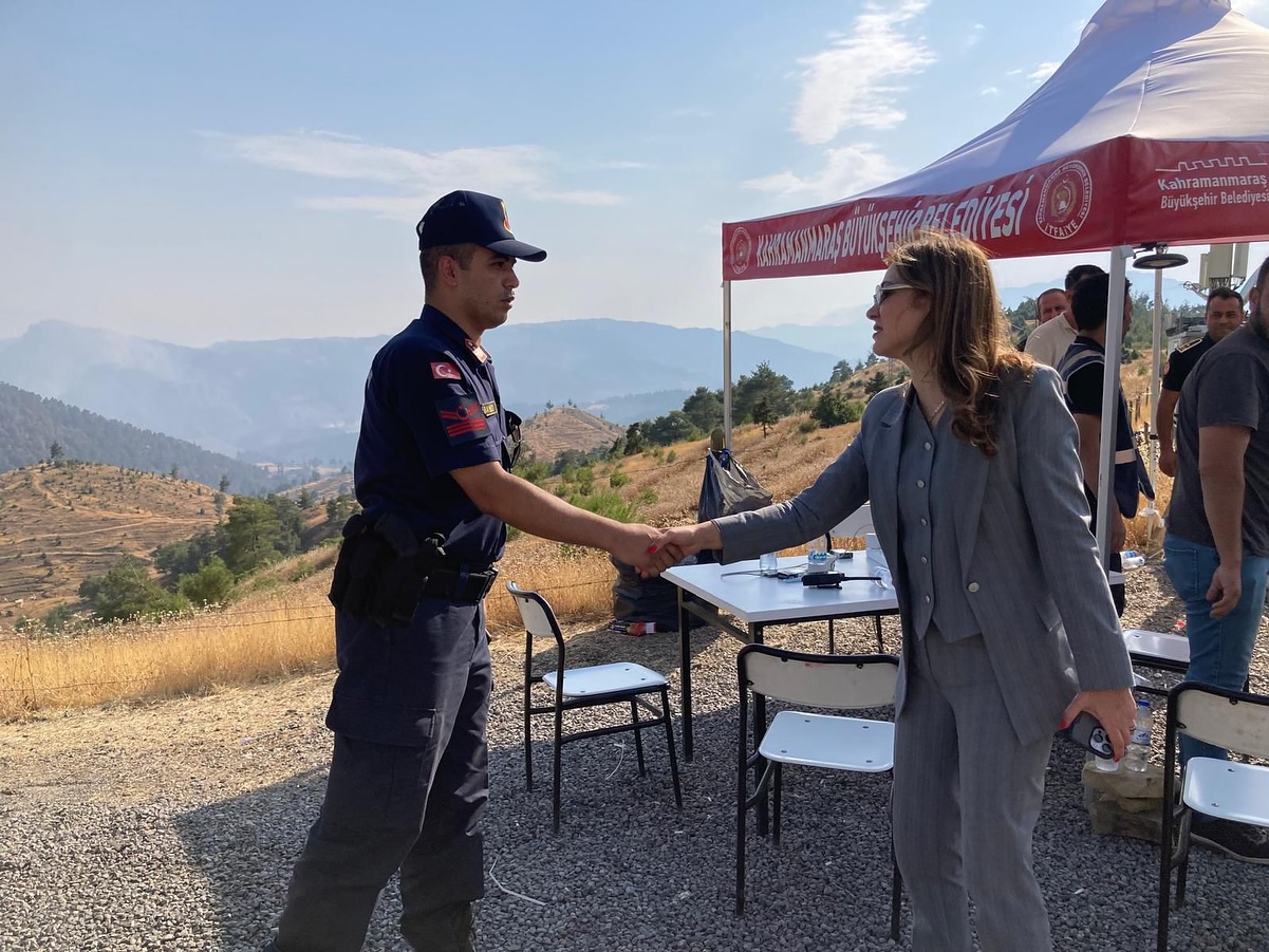 Milletvekili Dora, Yangın Bölgesini Ziyaret Etti Ve Vatandaşlarla Bir Araya Geldi2