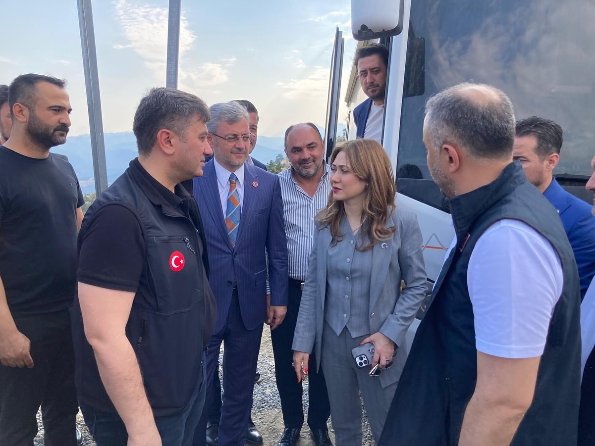 Milletvekili Dora, Yangın Bölgesini Ziyaret Etti Ve Vatandaşlarla Bir Araya Geldi3