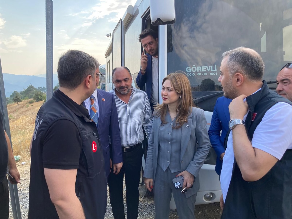 Milletvekili Dora, Yangın Bölgesini Ziyaret Etti Ve Vatandaşlarla Bir Araya Geldi5