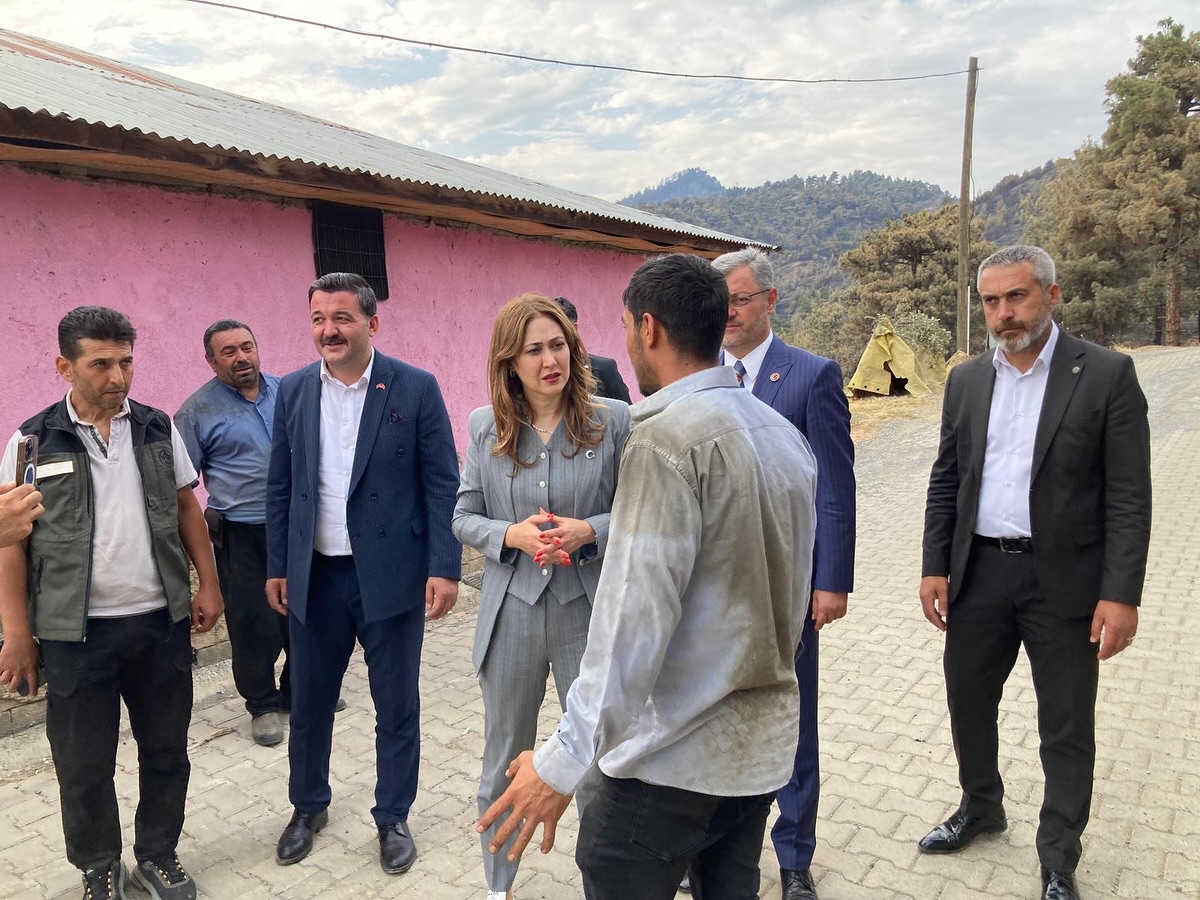 Milletvekili Dora, Yangın Bölgesini Ziyaret Etti Ve Vatandaşlarla Bir Araya Geldi6