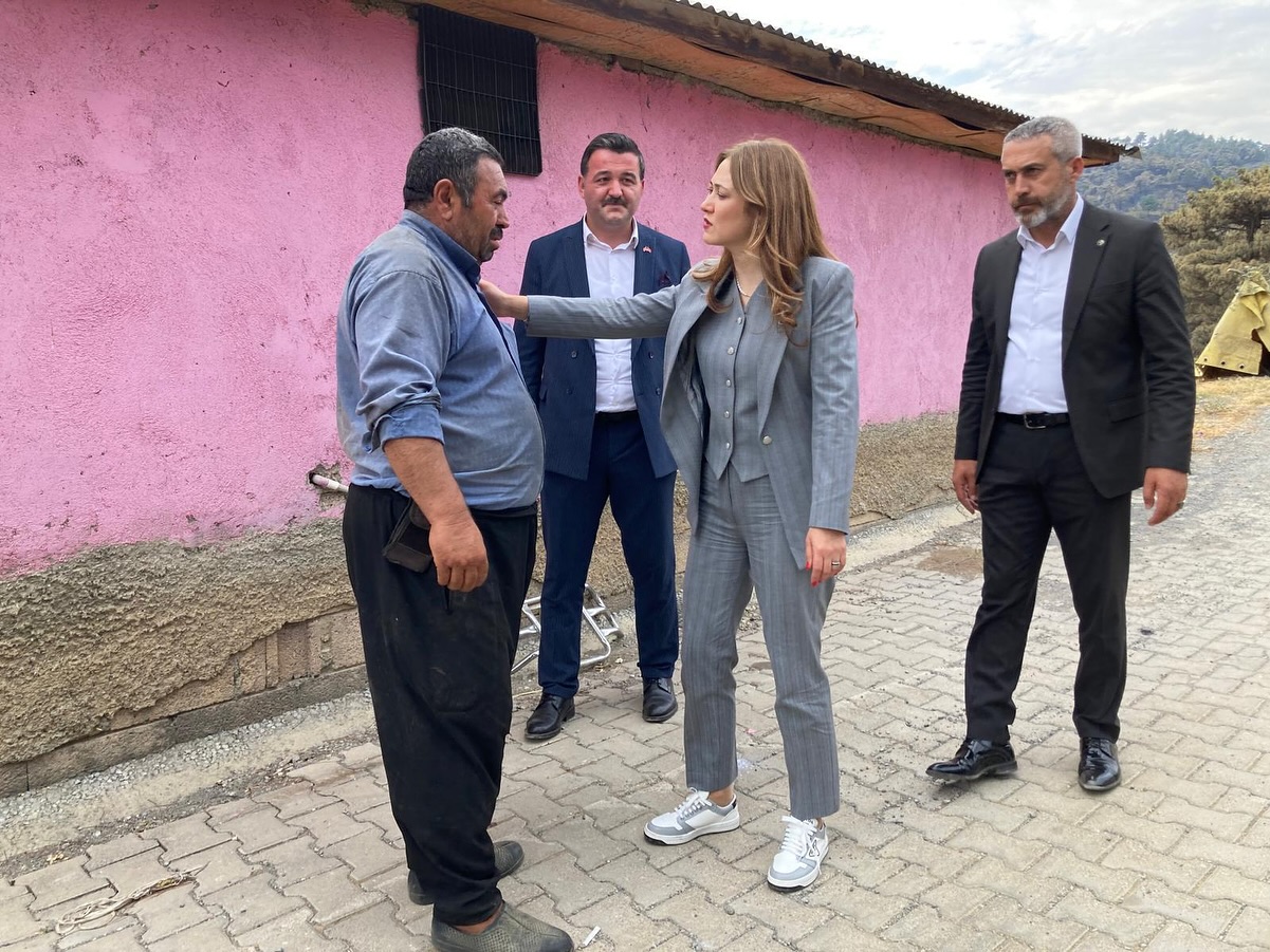 Milletvekili Dora, Yangın Bölgesini Ziyaret Etti Ve Vatandaşlarla Bir Araya Geldi8