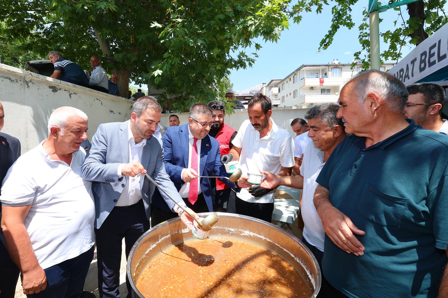 Onikişubat Belediyesi’nden Ilıca’da Aşure İkramı (2)