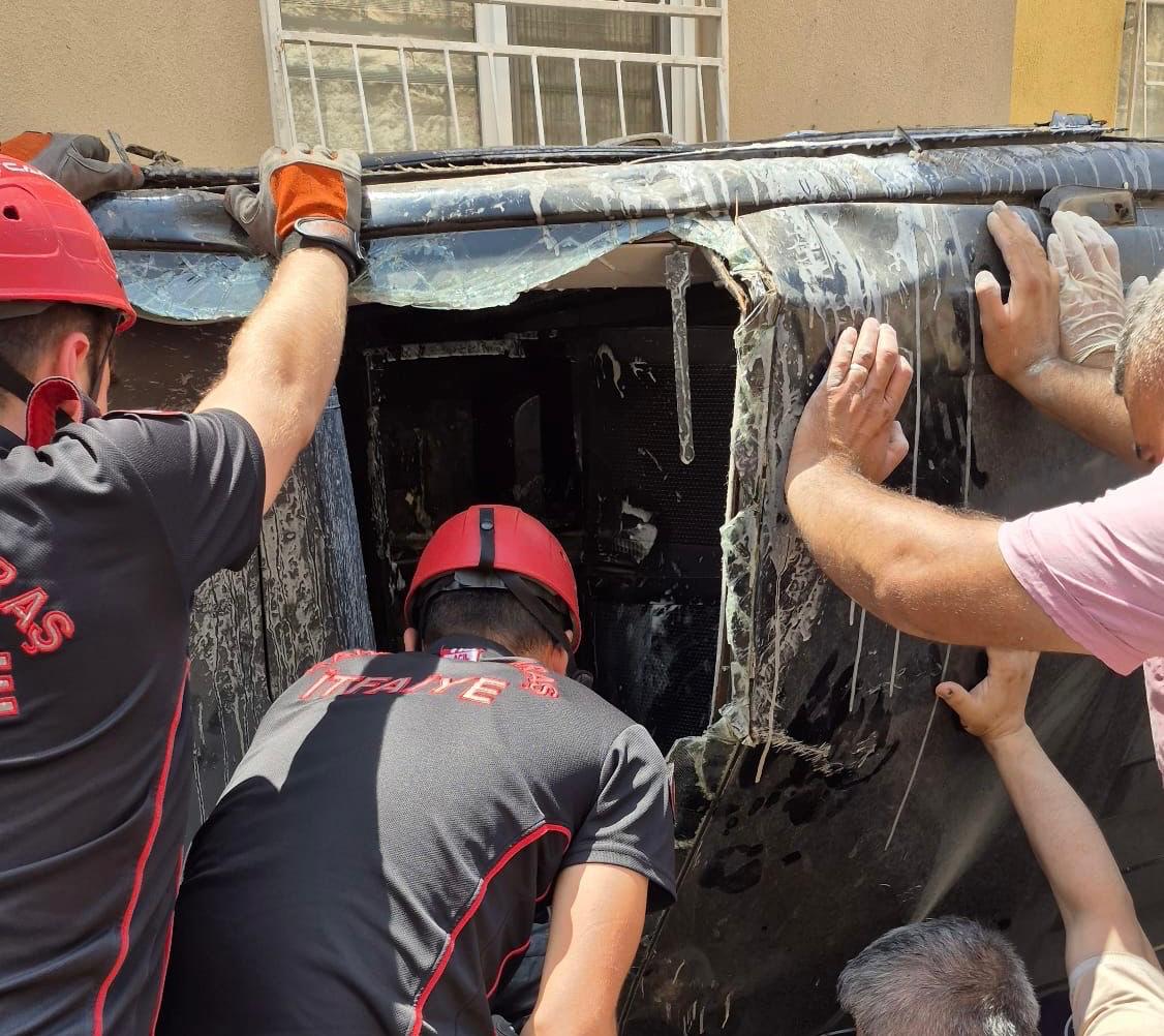 Otomobil Apartman Boşluğuna Düştü (5)