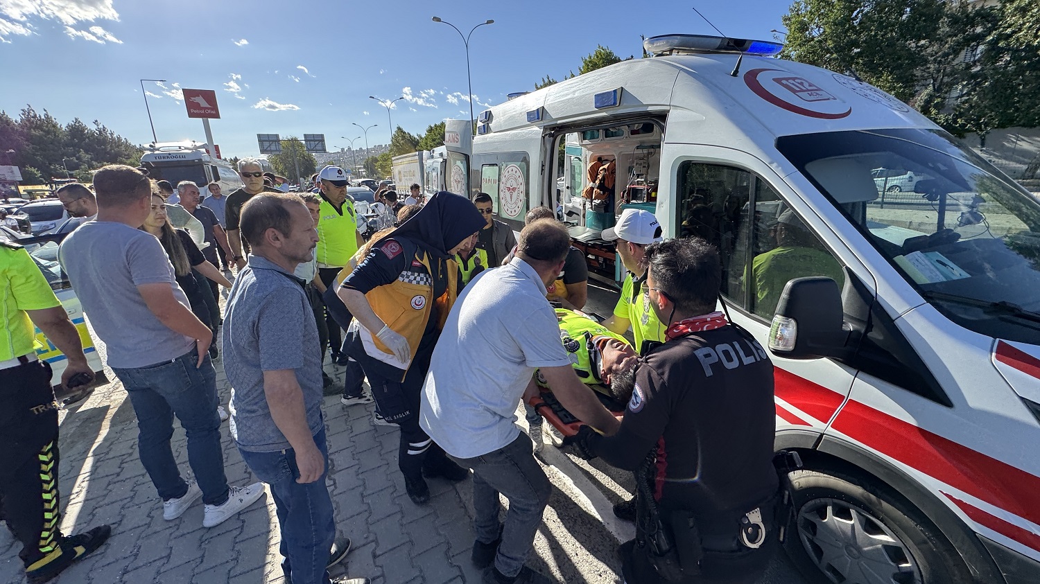 Polis Aracı İle Minibüs Çarpıştı, 2'Si Polis 4 Kişi Yaralandı (5)