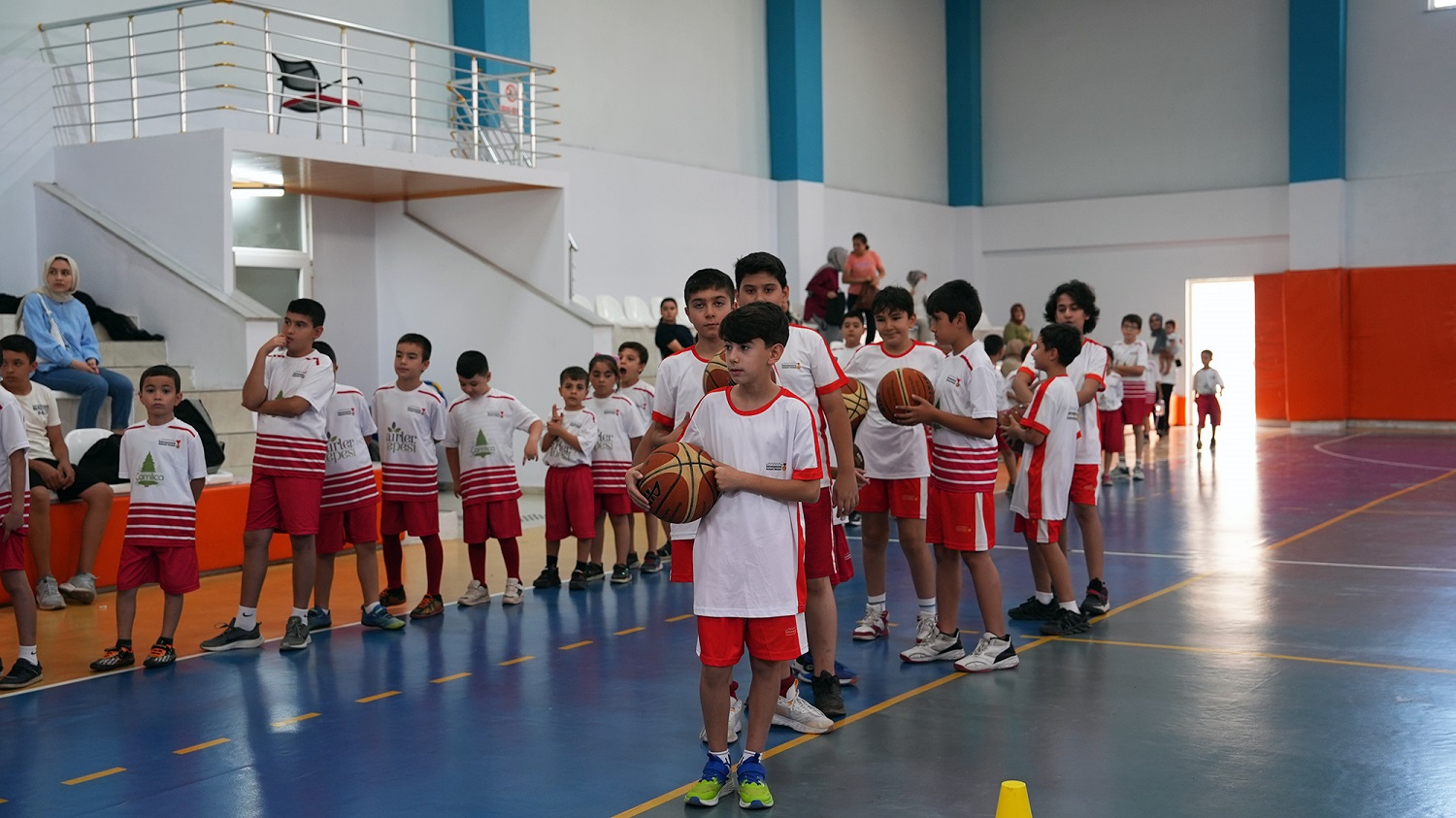 Potada Gelecek Yetişiyor; 400 Genç Basketbolun Temellerini Atıyor (1)