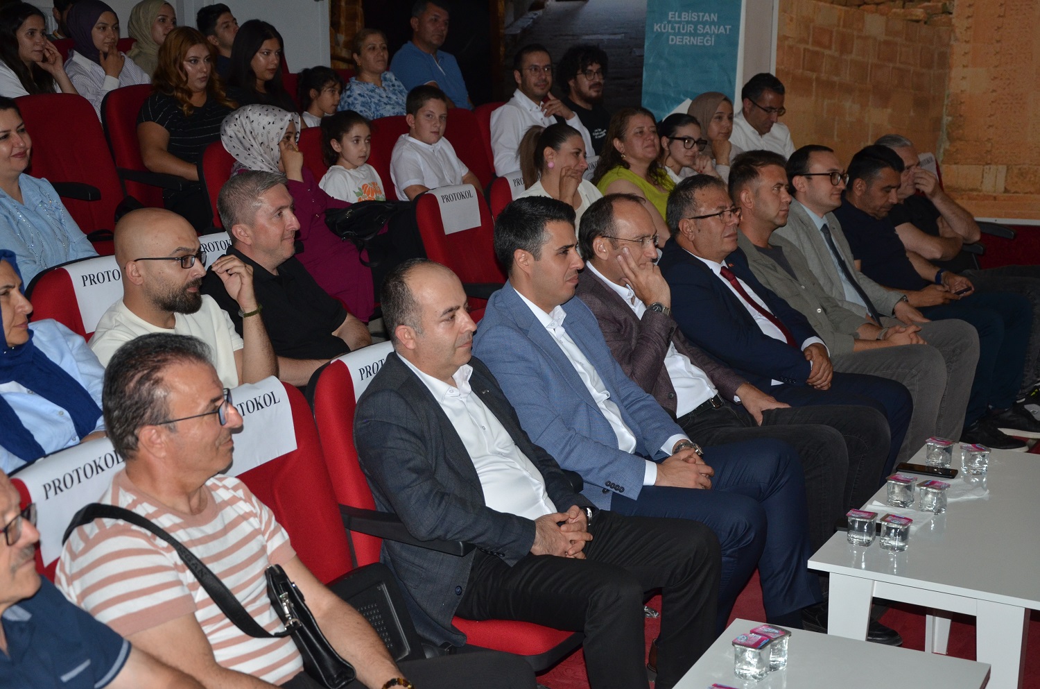 Temiz Aklın Kirli Oyunları Afşin’de Tiyatroseverlerle Buluştu (11)