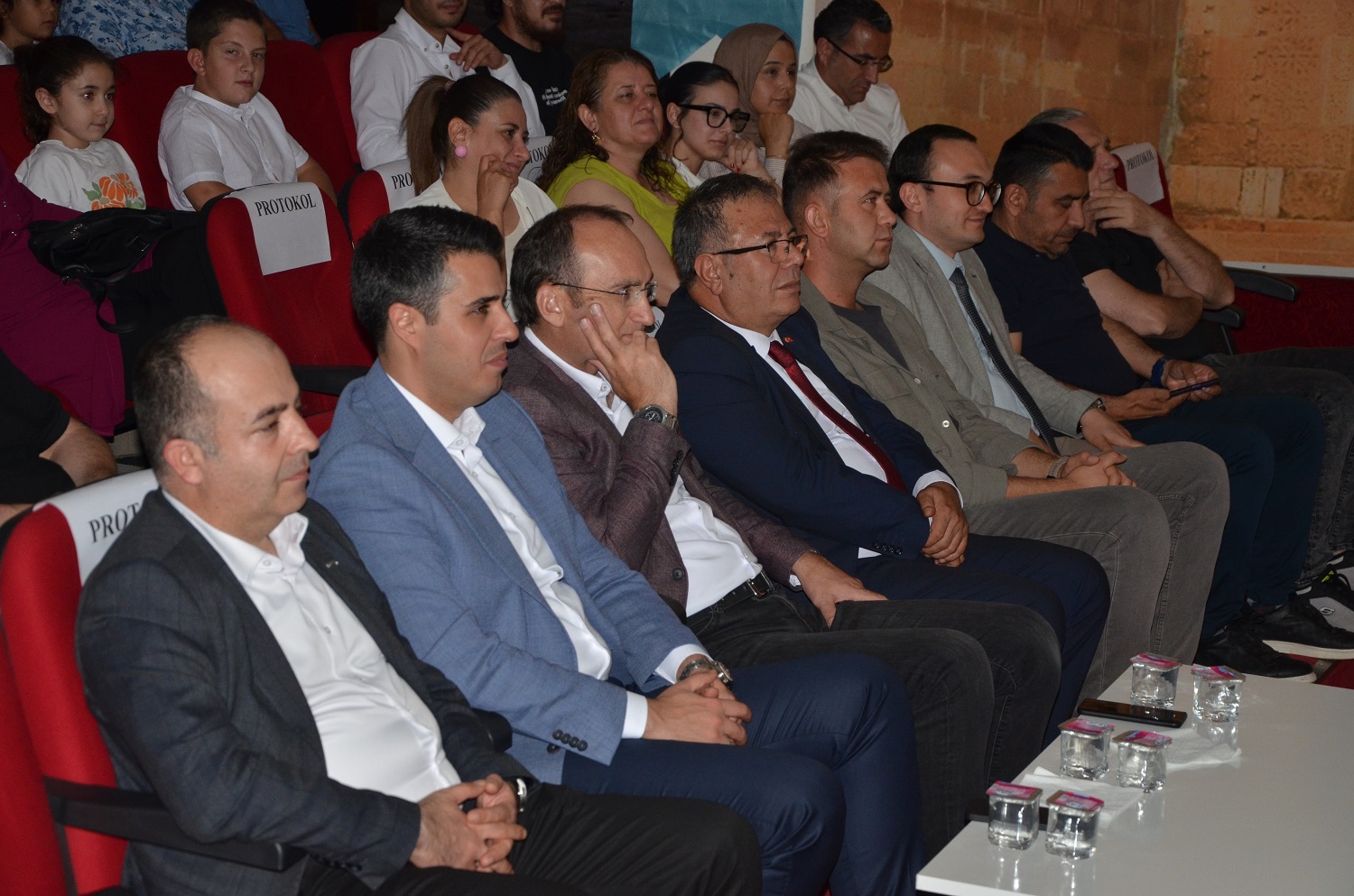 Temiz Aklın Kirli Oyunları Afşin’de Tiyatroseverlerle Buluştu (12)