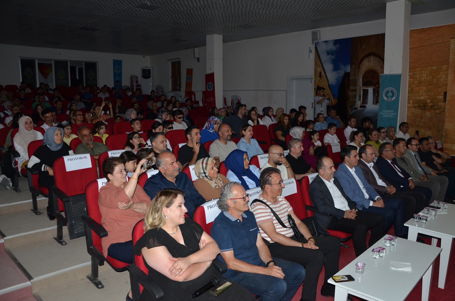 Temiz Aklın Kirli Oyunları Afşin’de Tiyatroseverlerle Buluştu (13)