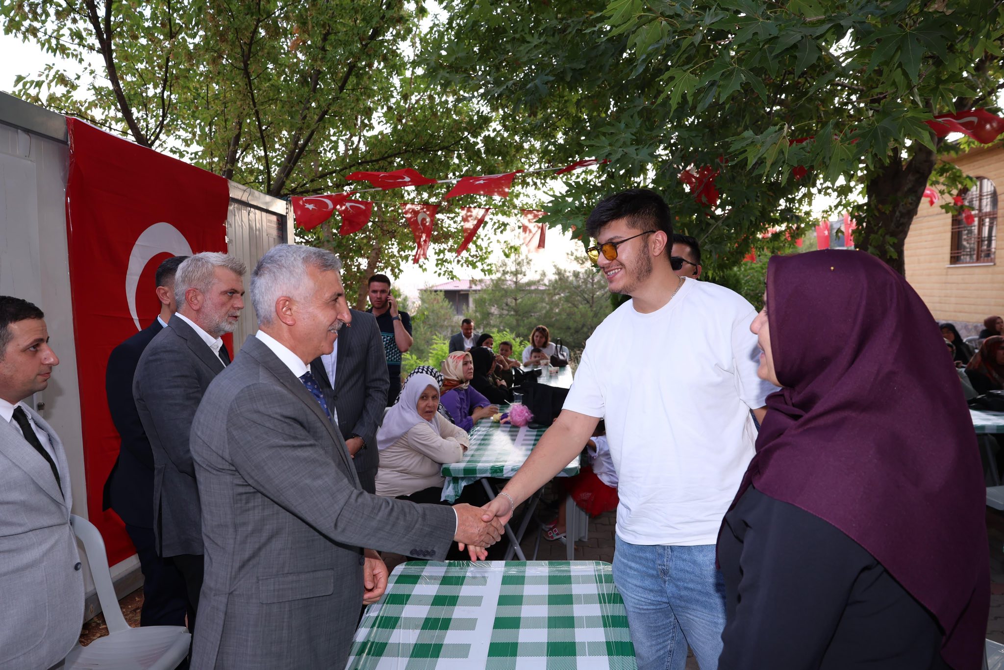 Vali Ünlüer, Aşure Etkinliğinde Şehit Yakınları Ve Gazilerle Bir Araya Geldi3