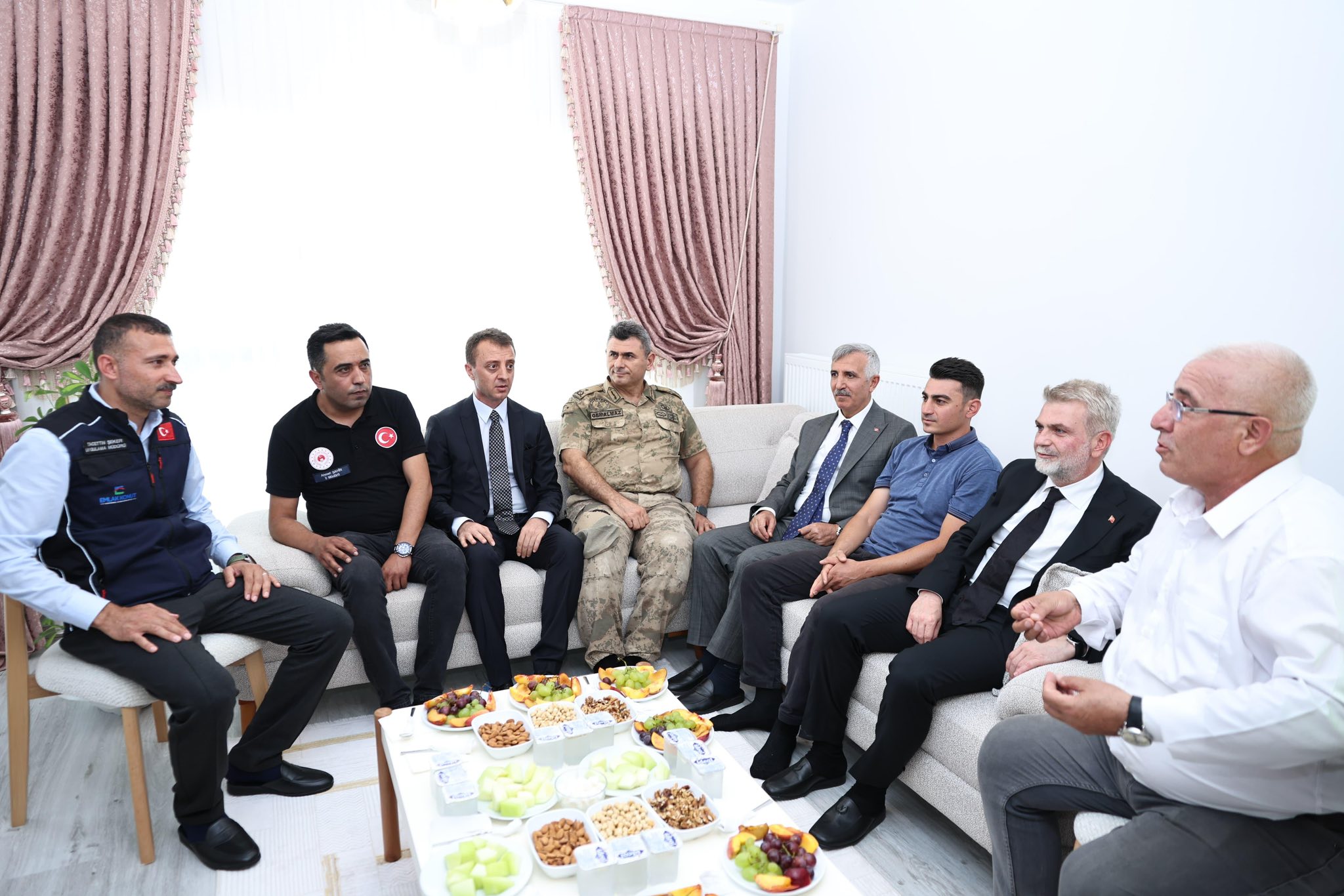 Vali Ünlüer, Güneşevler Mahallesi’ndeki Kentsel Dönüşüm Projelerini İnceledi6