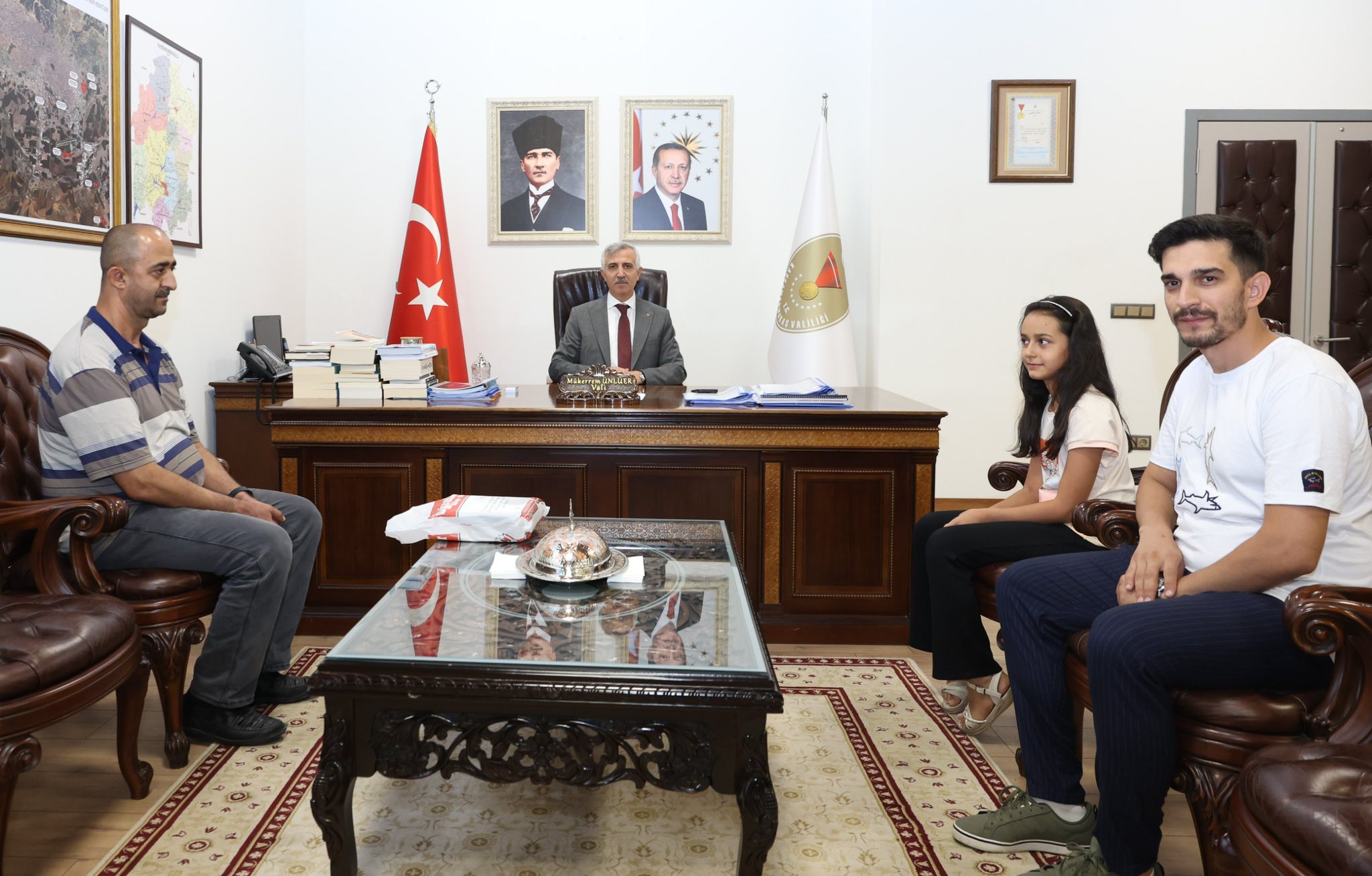 Vali Ünlüer Makamında Konuklarını Ağırladı2