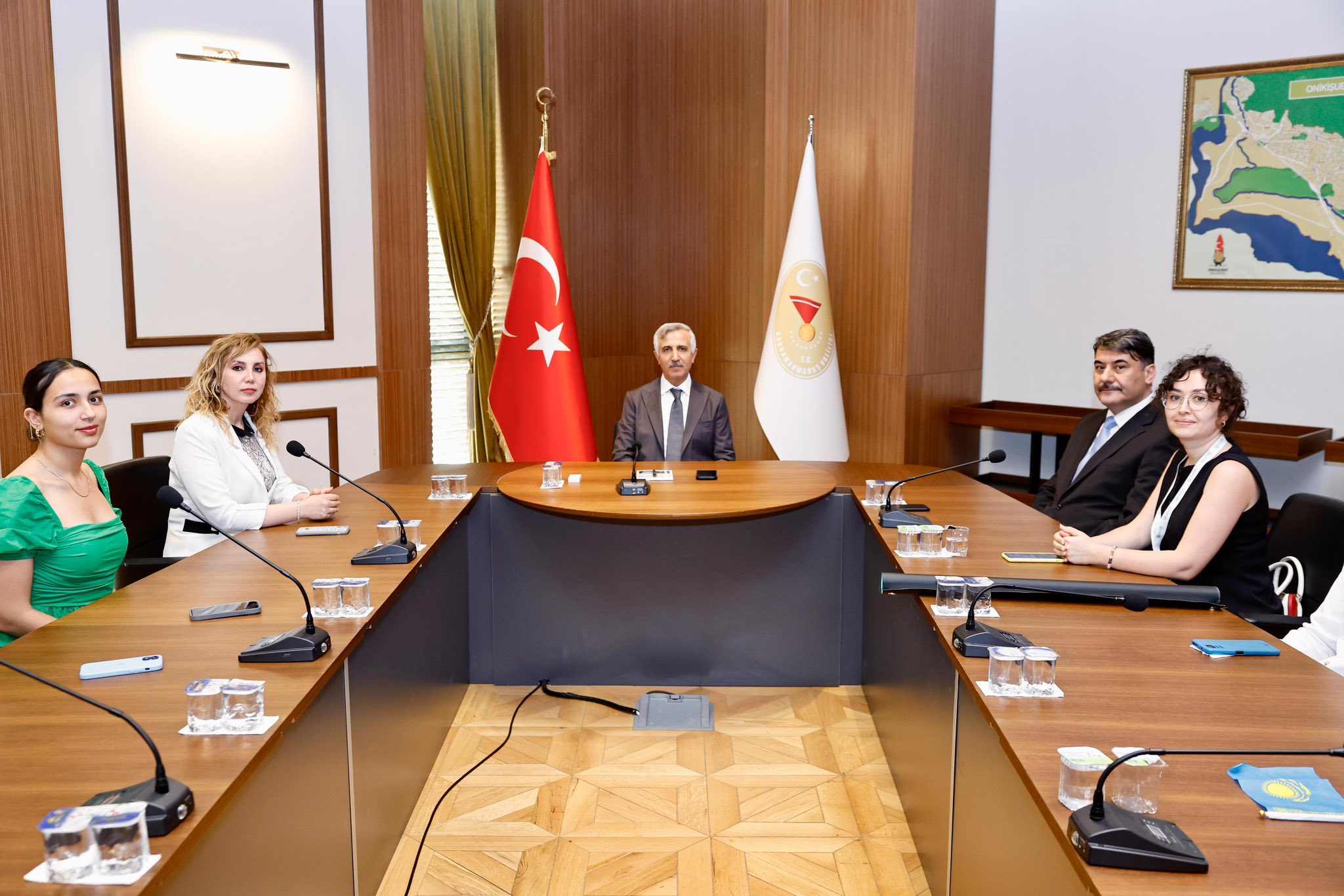 Vali Ünlüer, Öğrencileri Makamında Ağırladı2