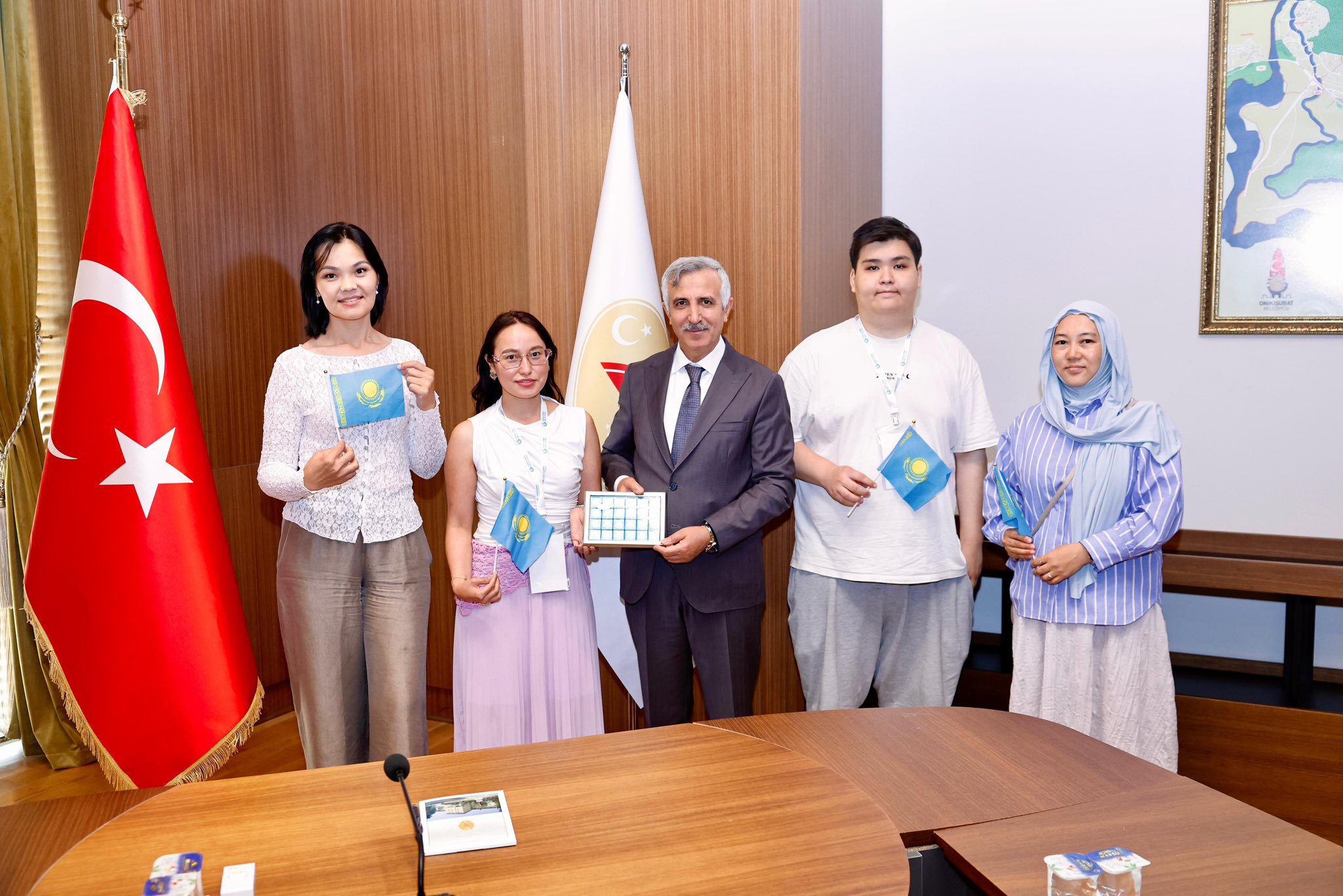 Vali Ünlüer, Öğrencileri Makamında Ağırladı3