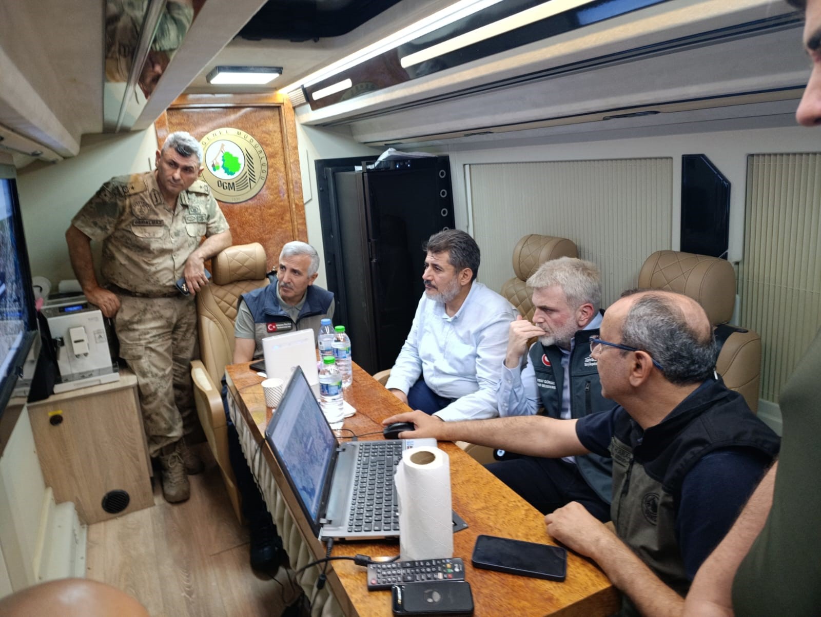 Vali Ünlüer Orman Yangınını Kısa Sürede Kontrol Altına Almak İçin Elimizden Geleni Yapıyoruz (2)