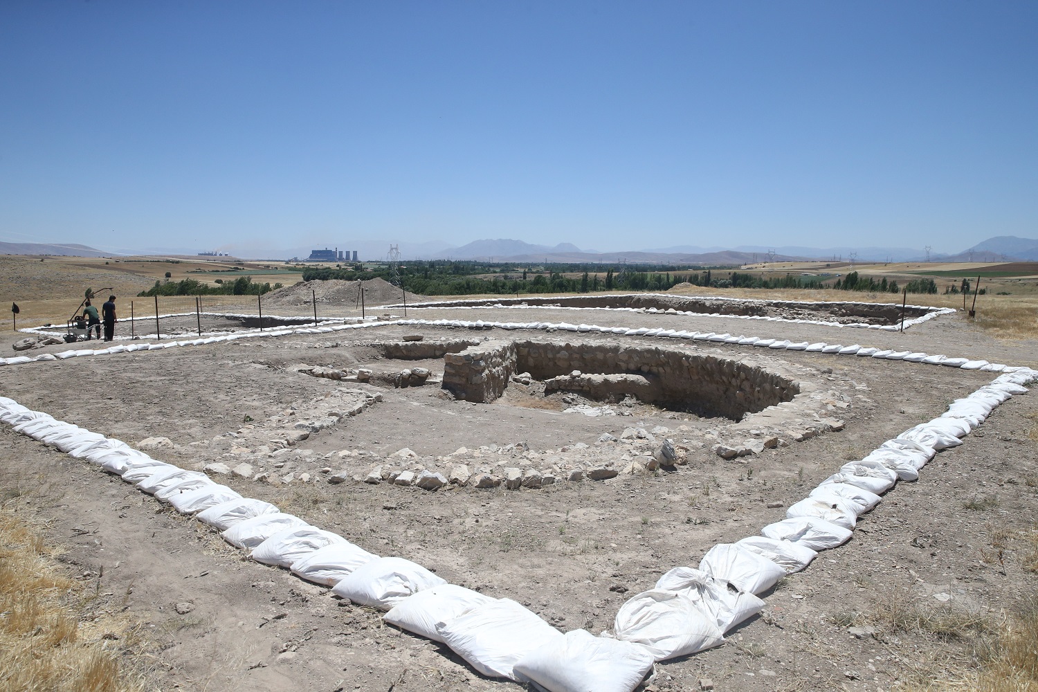 Yassı Höyük'te Geç Tunç Çağı'na Ait Yapı Ve Silolar Gün Yüzüne Çıkarıldı (2)-1