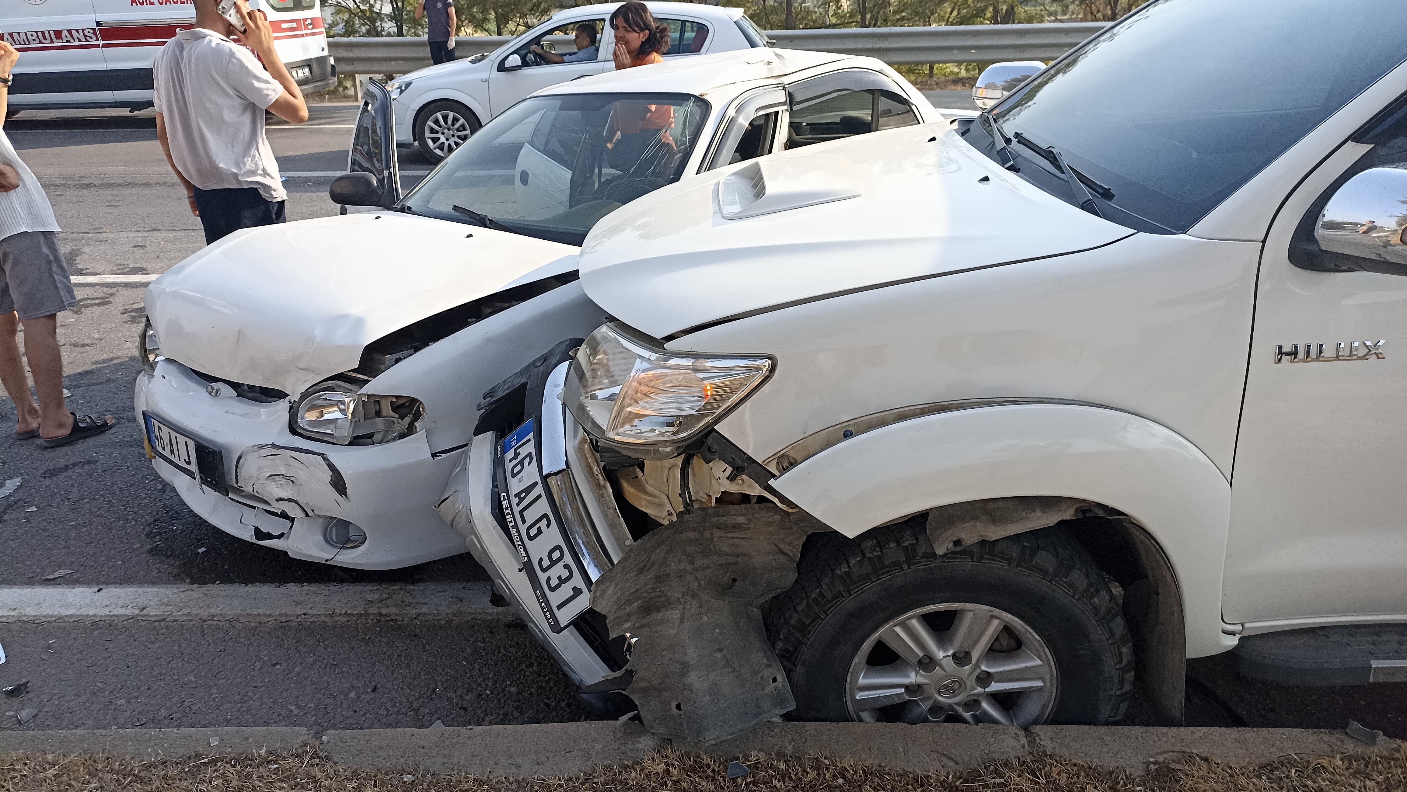 Zincirleme Trafik Kazası 4 Yaralı (4)