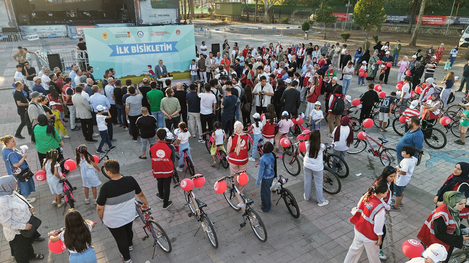 170 Çocuğun Bisiklet Hayali Gerçeğe Dönüştü; Pedallar Mutluluk İçin Döndü (1)