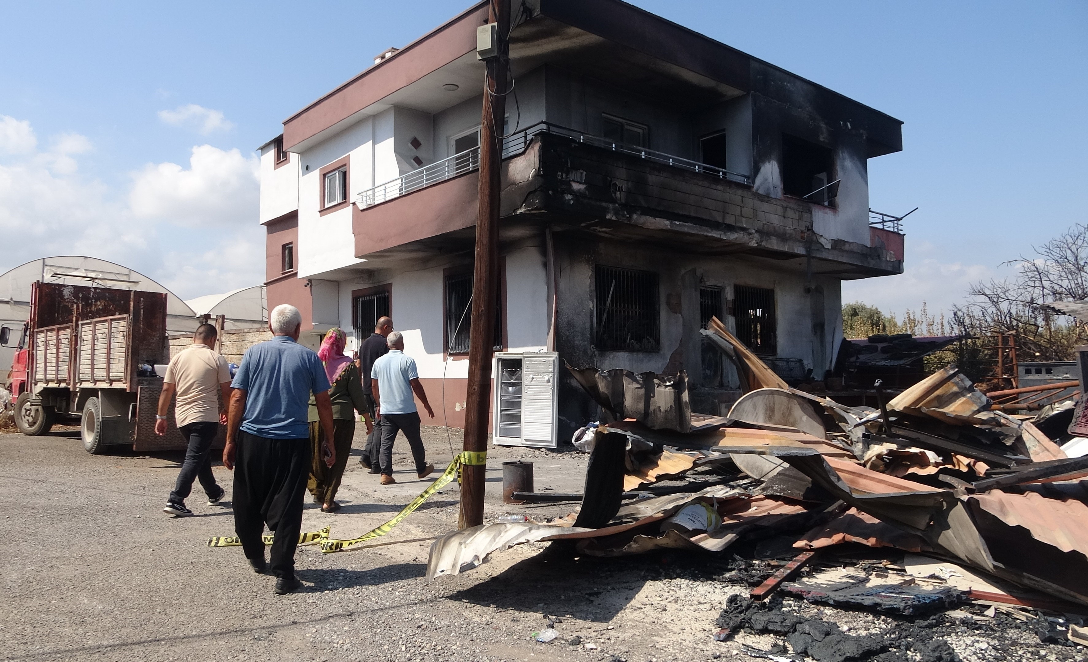 25 Yıllık Emek Kundaklamayla Kül Oldu En Mutlu Günlerini Komşu Zehire Çevirmiş (5)