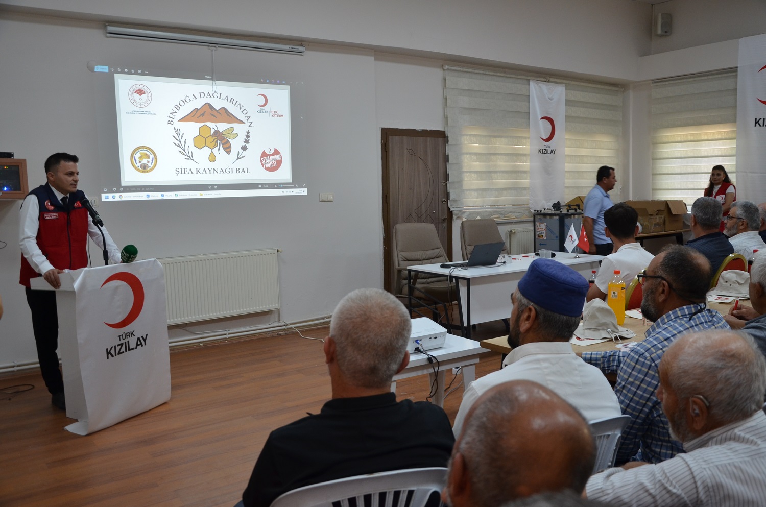 Afşin Arıcılık Çalıştayı Yoğun Katılımla Gerçekleşti (12)