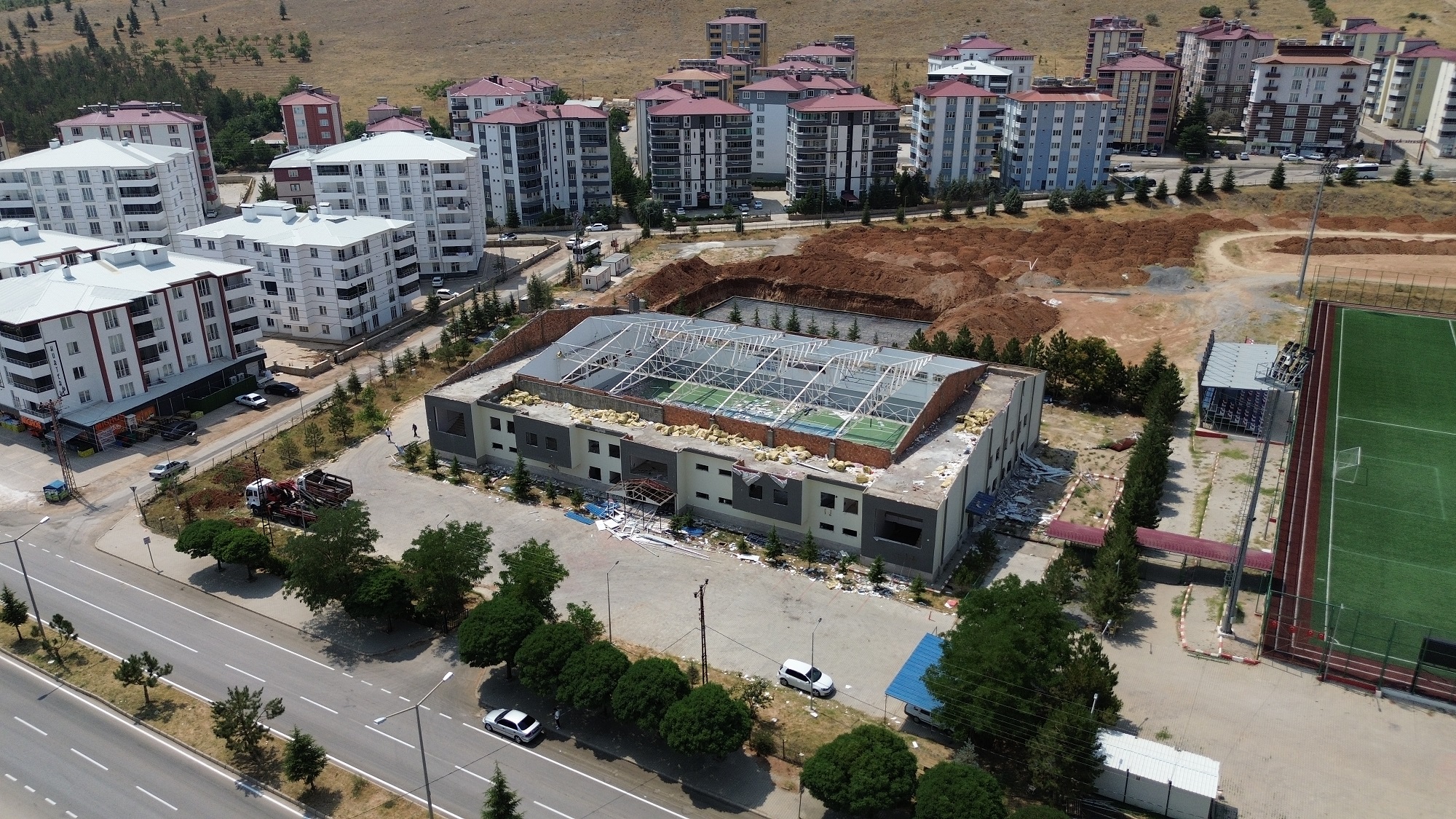 Afşin Spor Salonu Yıkılıyor (3)