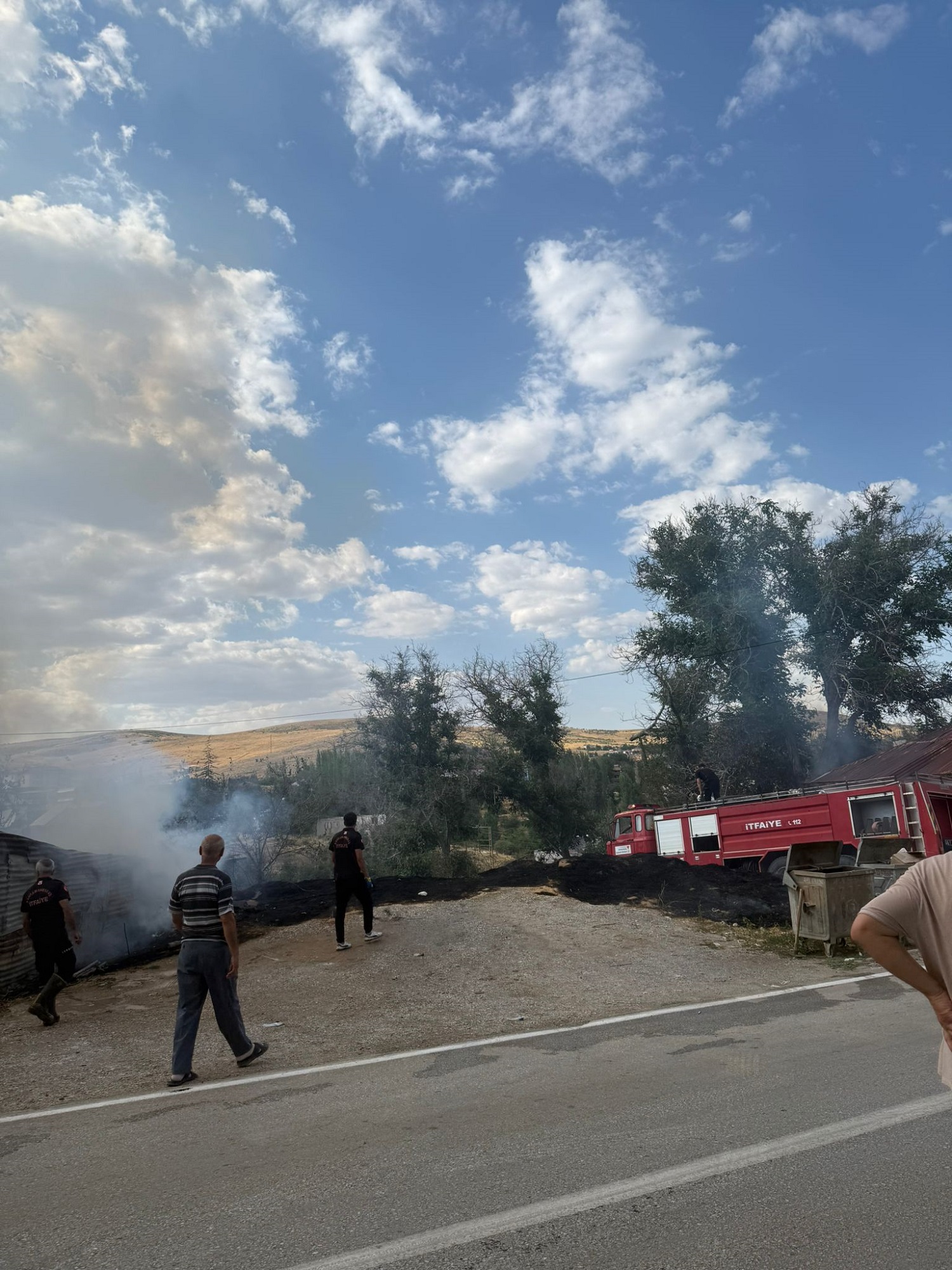 Afşin'de Bahçede Çıkan Yangın Garaj Ve Eve Sıçradı (1)