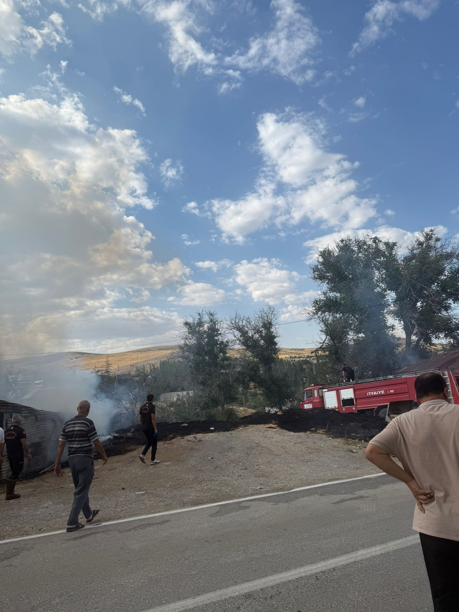 Afşin'de Bahçede Çıkan Yangın Garaj Ve Eve Sıçradı (9)