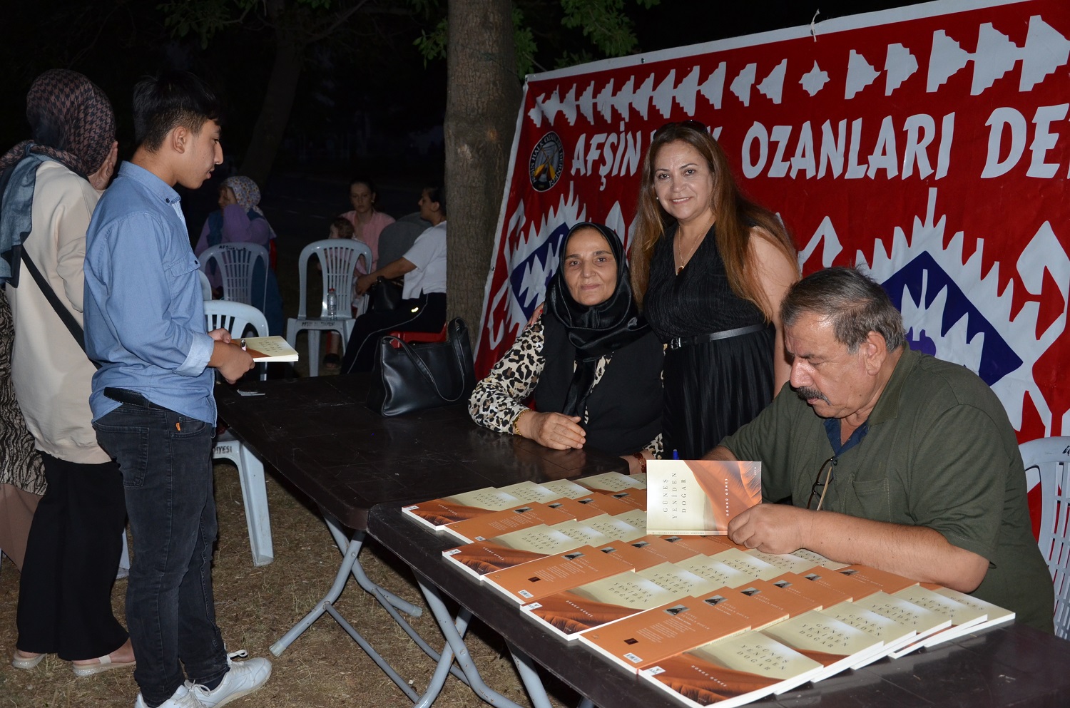 Afşin’de Döndü Güneş’in Şiir Kitabı Tanıtım Ve İmza Günü Gerçekleşti (3)