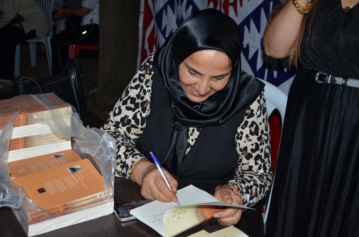 Afşin’de Döndü Güneş’in Şiir Kitabı Tanıtım Ve İmza Günü Gerçekleşti (4)