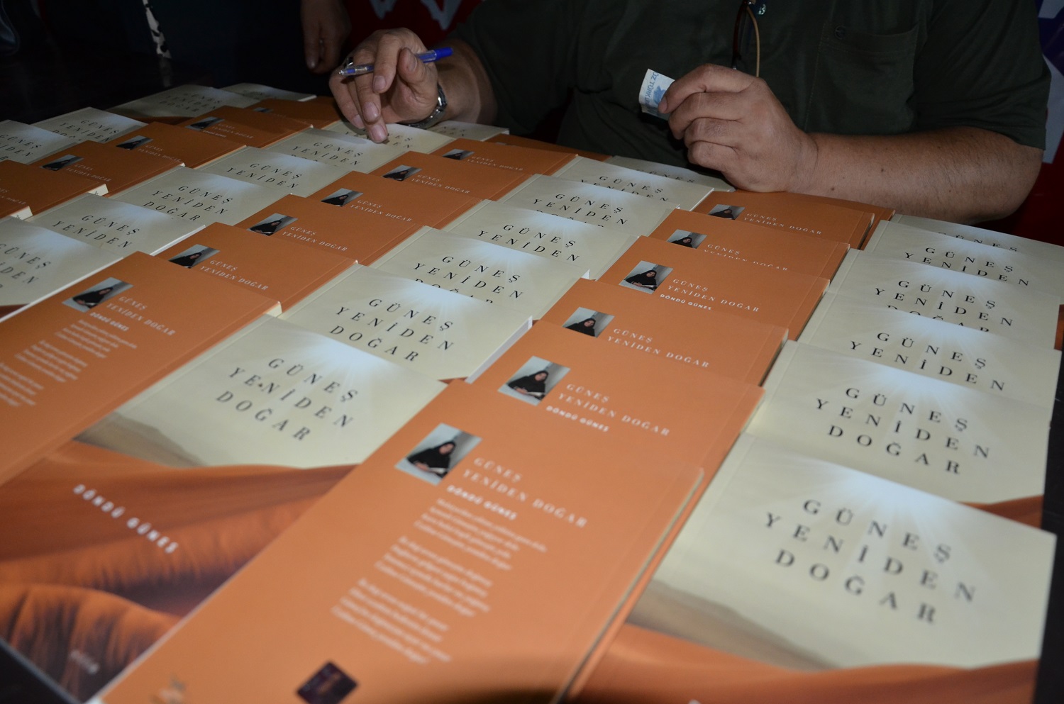 Afşin’de Döndü Güneş’in Şiir Kitabı Tanıtım Ve İmza Günü Gerçekleşti (7)