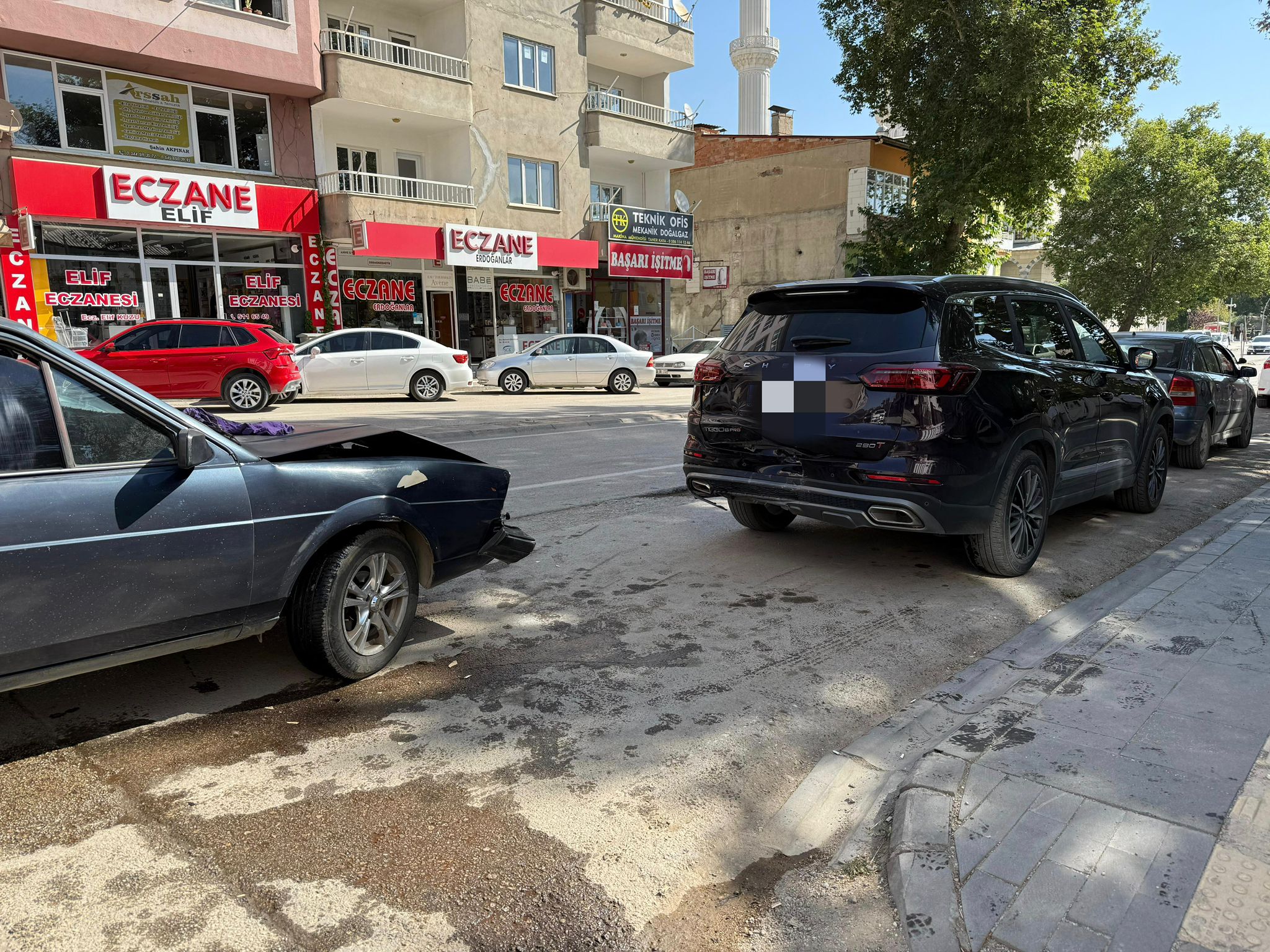 Afşin’de Freni Patlayan Transit Zincirleme Kazaya Neden Oldu1