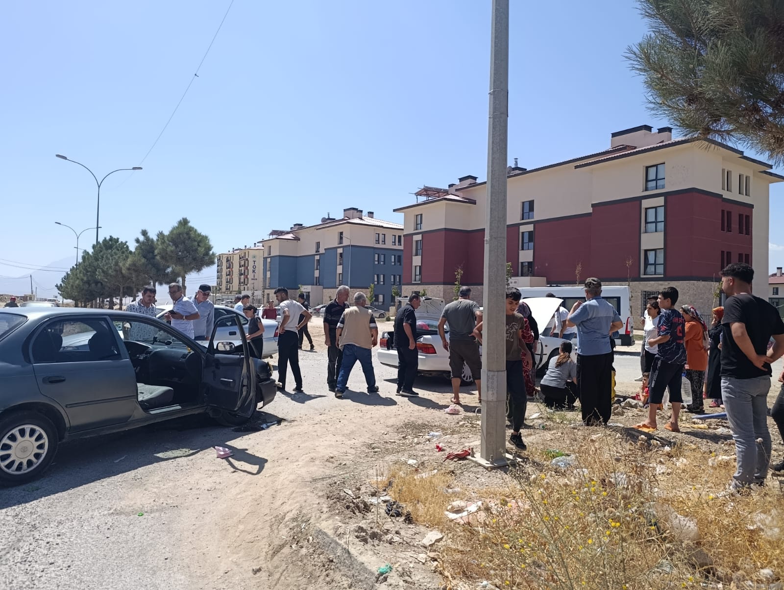 Afşin’de İki Otomobil Çarpıştı 5 Yaralı (5)