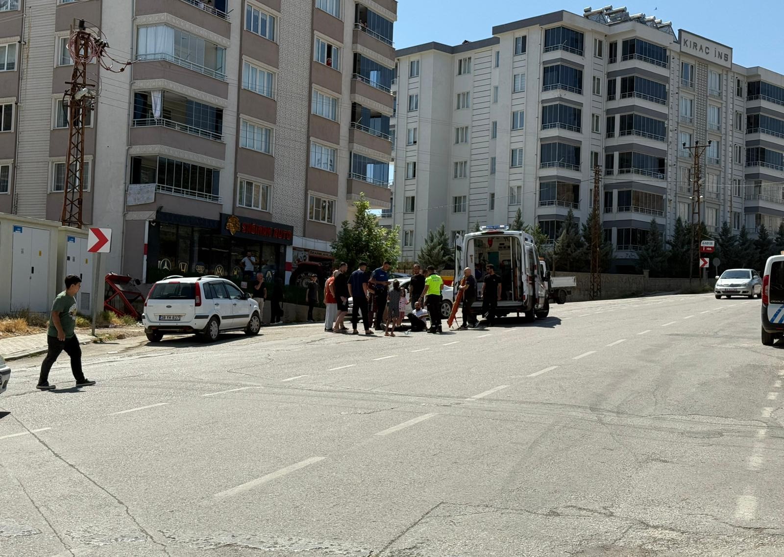 Afşin’de Motosiklet Ile Otomobil Çarpıştı 1 Yaralı1-1