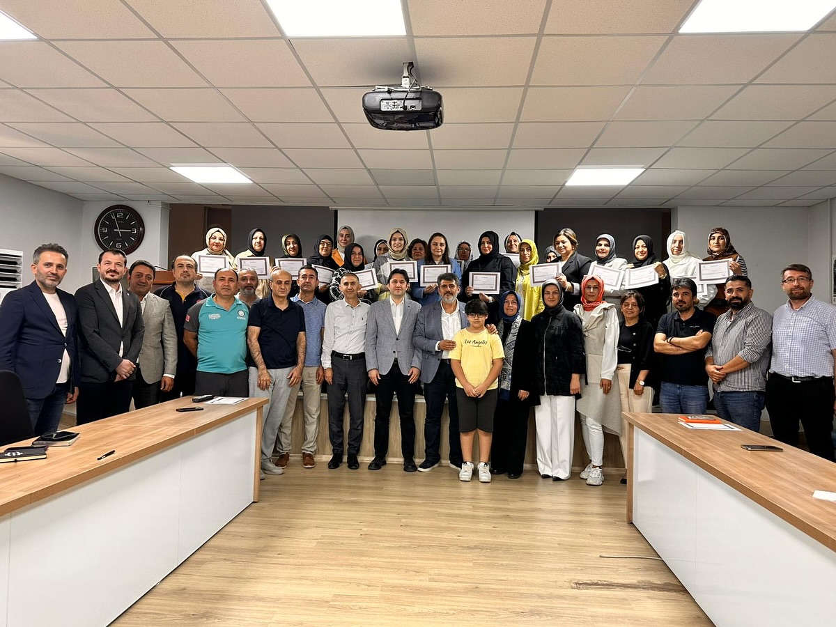 Ak Parti Kahramanmaraş Kadın Kolları’na Temel İlkyardım Eğitimi Verildi1