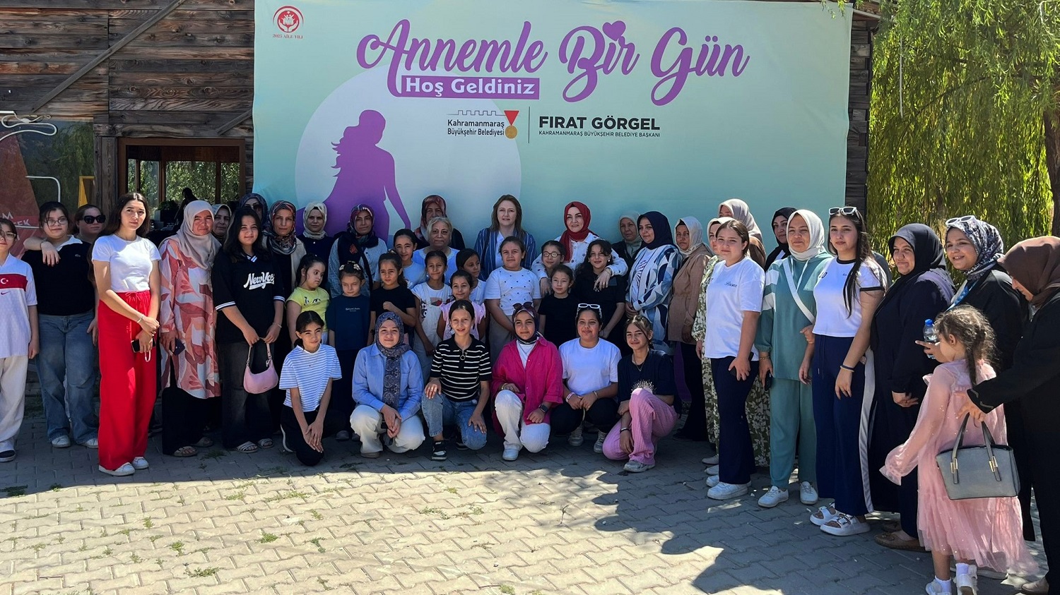 Anne Ve Kızlar Doğada Buluştu; Eğlence Ve Sevgi Dolu Bir Gün (1)