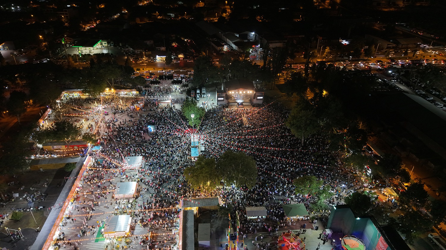 Buray Söyledi, Binlerce Kişi Hep Bir Ağızdan Eşlik Etti; Kafum’da Müzik Ziyafeti (4)