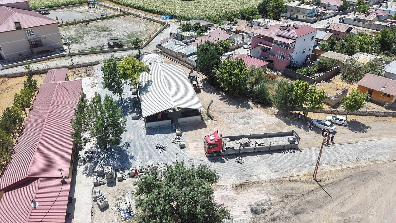 Büyükşehir’den Elbistan Alembey’in Sosyal Tesisine Düzenleme (2)