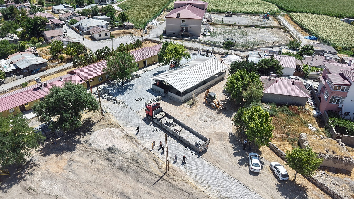 Büyükşehir’den Elbistan Alembey’in Sosyal Tesisine Düzenleme (3)