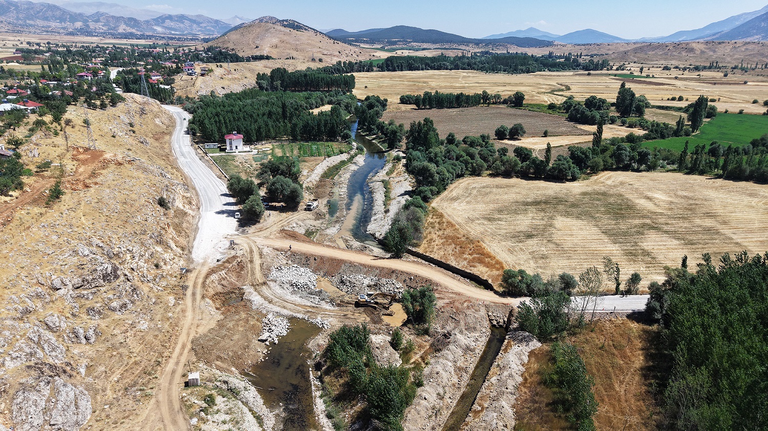 Büyükşehir’den Göksun’da Yarım Asırlık Köprünün Yerine Modern Bağlantı (2)