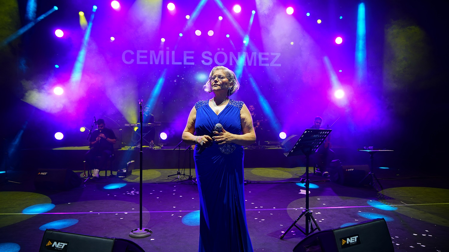 Cemile Sönmez Kafum’da Müzik Ziyafeti Sundu (1)