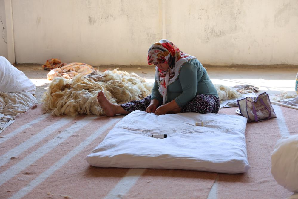 Deprem Şehri Kahramanmaraş'ta Esnaf, Bin Adet Yorgan Bağışı Yaptı 4