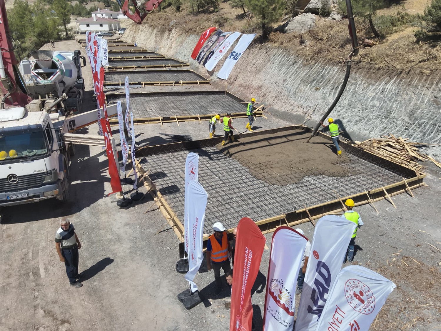 Depremzede Besiciler İçin 86 Ahırın Temeli Atıldı (2)