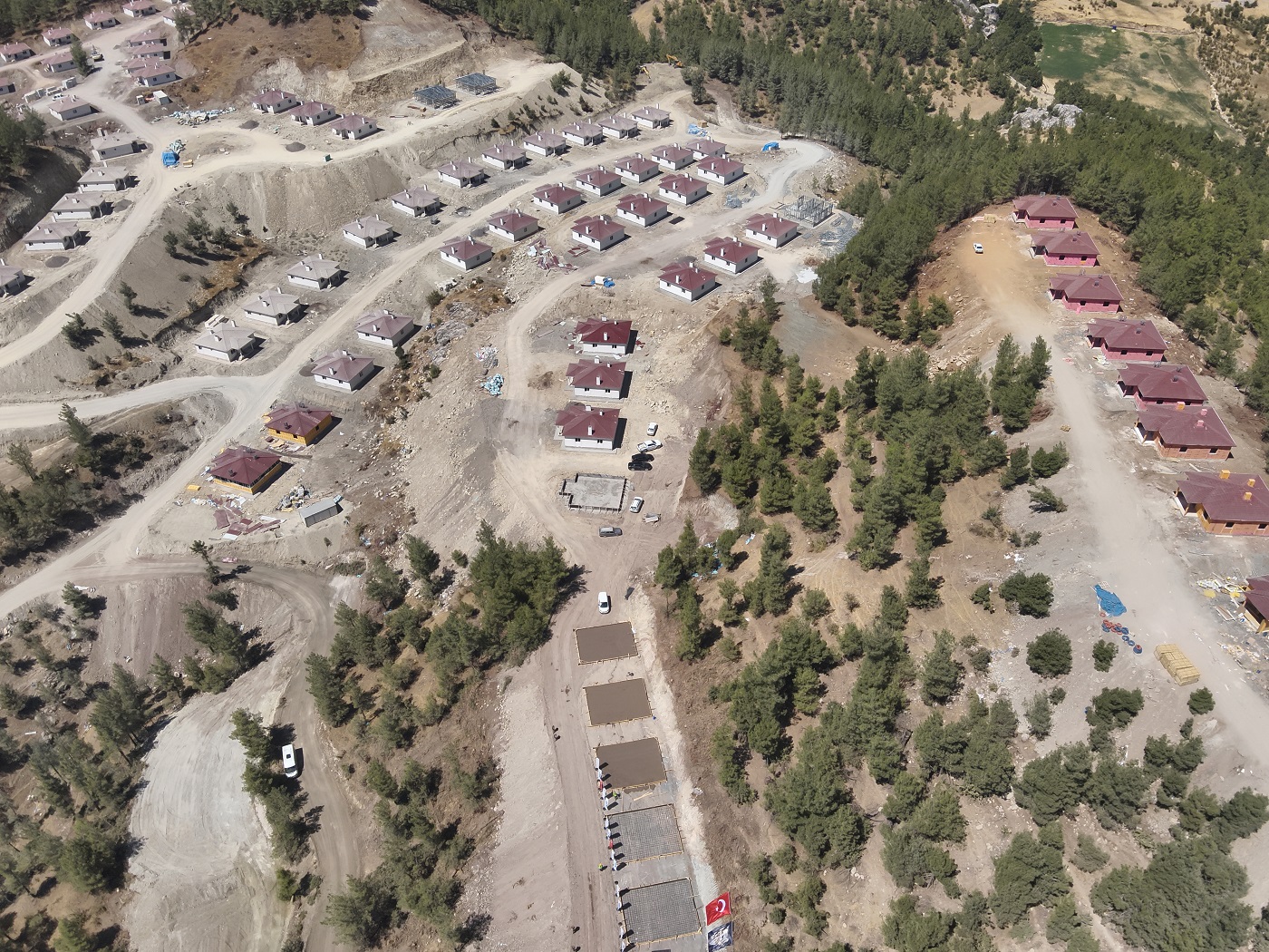 Depremzede Besicilere Yapılan 537 Ahır Yıl İçinde Teslim Edilecek (10)