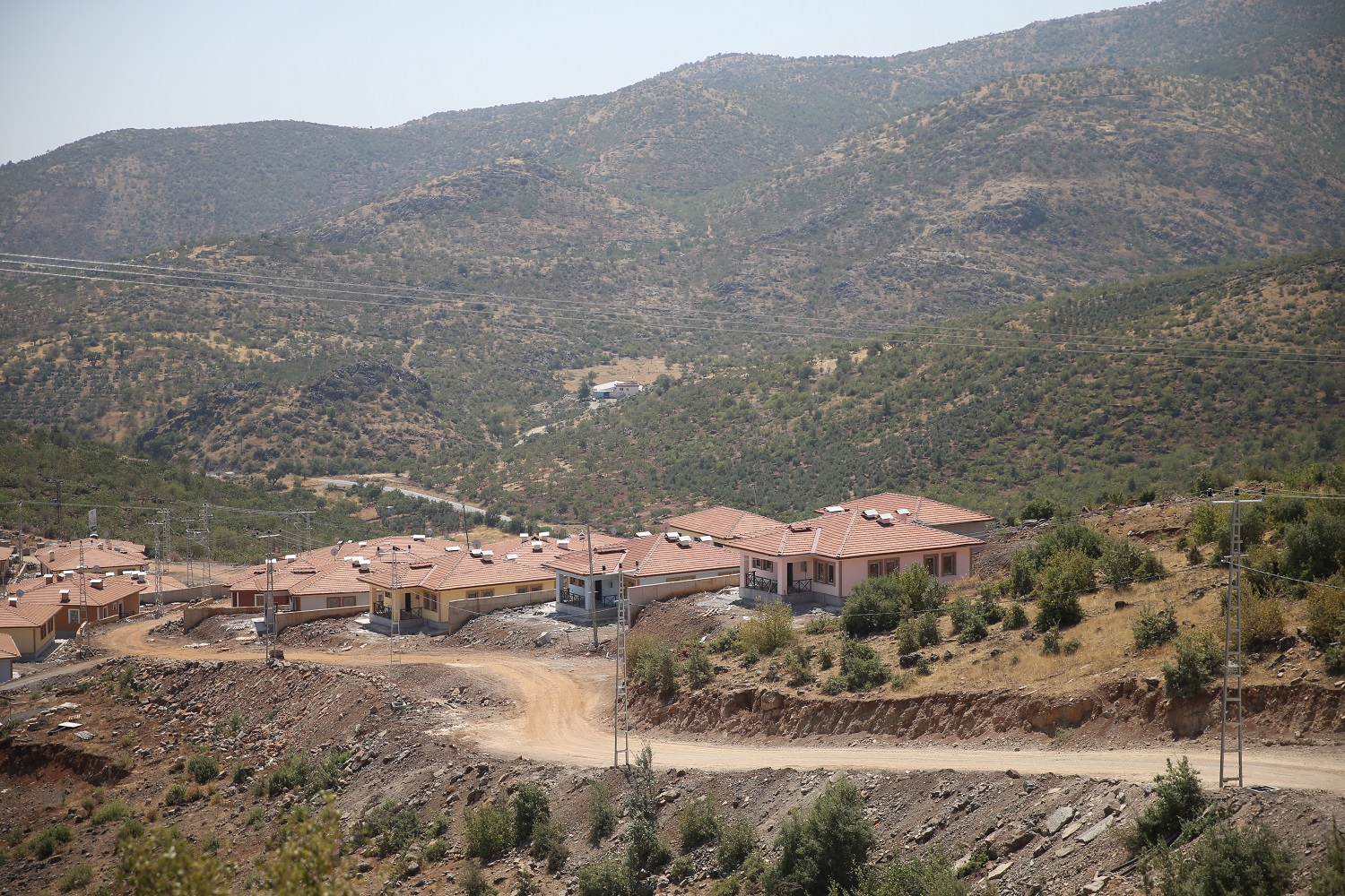 Depremzede Besicilere Yapılan 537 Ahır Yıl İçinde Teslim Edilecek (6)