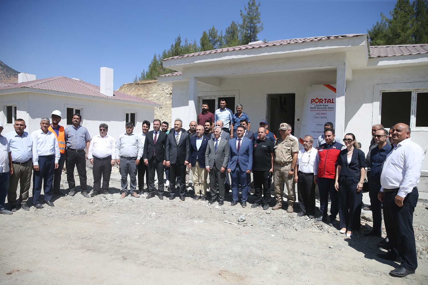Depremzede Besicilere Yapılan 537 Ahır Yıl İçinde Teslim Edilecek (7)