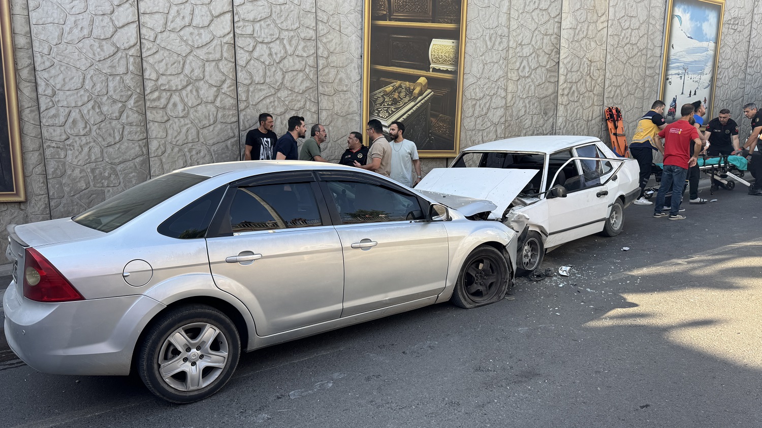 Direksiyon Hakimiyetini Kaybedip Karşı Şeride Geçti 1’I Ağır 3 Yaralı